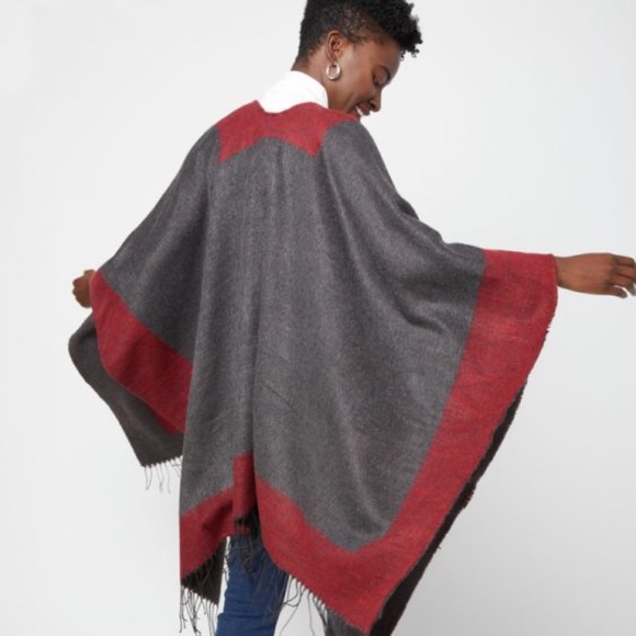 ‼️Price Firm ‼️Isaac Mizrahi poncho. - Picture 3 of 3